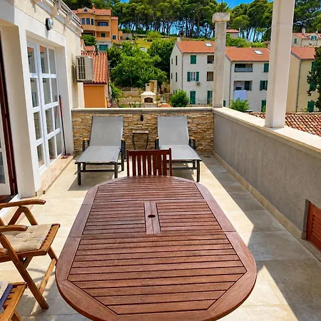 Losinj Panorama Penthouse *